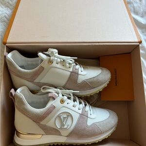 Louis Vuitton Women's runaway sneaker